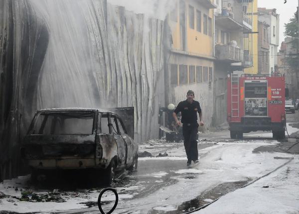 Plastik boru deposunda korkutan yangın