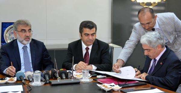Bakan Yıldız, semt polikliniği protokol imza törenine katıldı