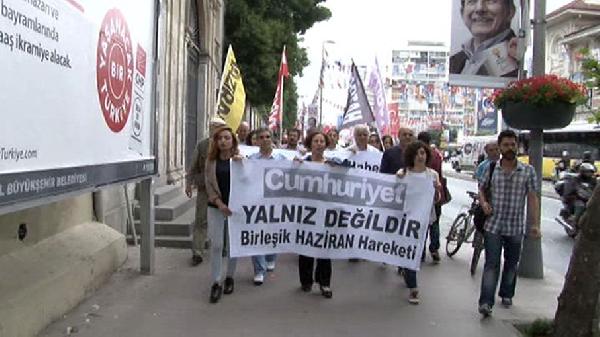 Cumhuriyet Gazetesi'ne destek yürüyüşü