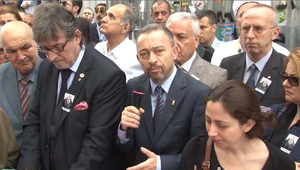 Ünlü avukatı son yolculuğuna meslektaşları uğurladı