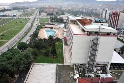 Samsun'da 50 yıllık otelin yıkımına başlandı
