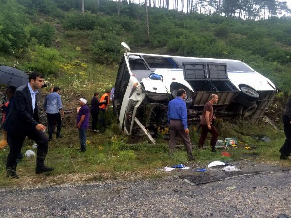 Piknik dönüşü kaza: 12 öğrenci yaralandı