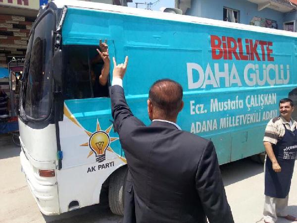 MHP'li Başkan'ın Ak Parti kafilesiyle 'bozkurt' selamlaşması