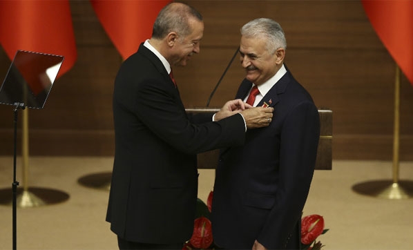Binali Yıldırım'a Devlet Şeref Madalyası