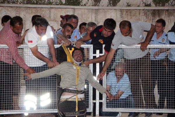 Şanlıurfa’da dereye düşen Suriyeli yaralandı