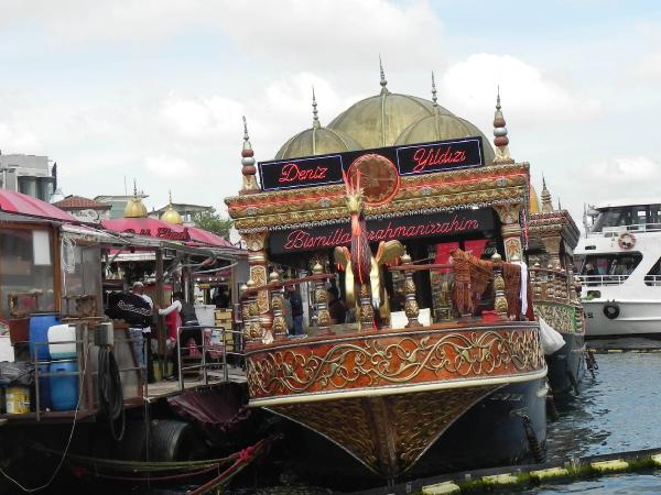 Dövizdeki yükseliş, Eminönü’ndeki balık- ekmek teknelerini de etkiledi