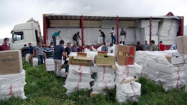 Yatak yüklü TIR’dan 208 bin paket kaçak sigara çıktı