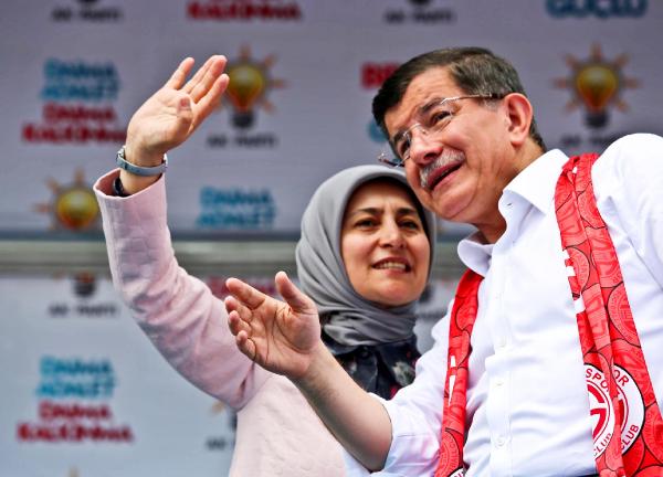 Davutoğlu: Diyarbakır bombalarının hedefi Türkiye
