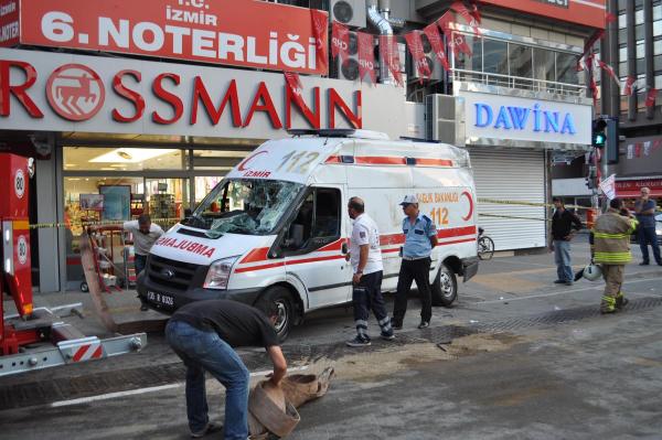 Görevden dönen ambulans kaza yaptı: 6 yaralı