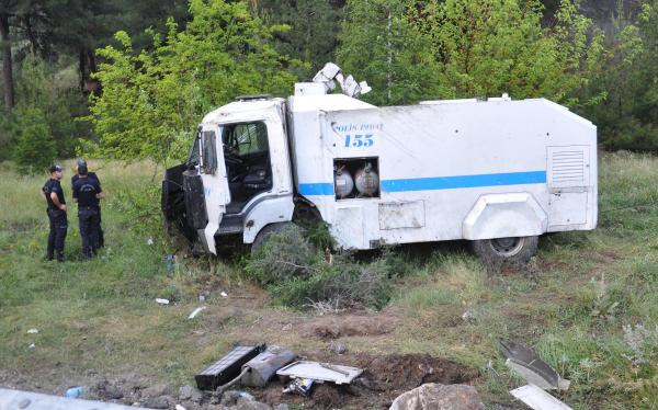TOMA takla attı: 2 polis yaralı