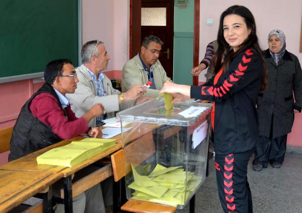 Afyonkarahisarlılar sandığa gitti