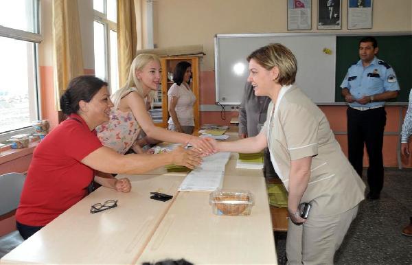 CHP'li Böke sandık kurullarını ziyaret etti