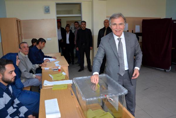 AK Partili Şahin, Karabük'te oy kullandı