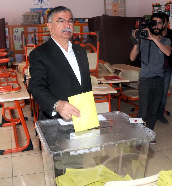 Bakan Yılmaz: Milletimizin vereceği karar en doğrusu olacaktır