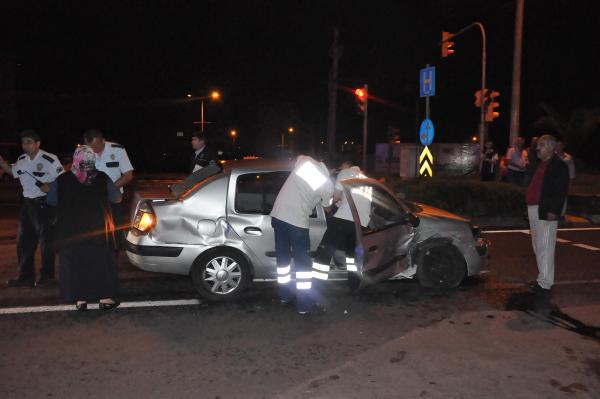 Düğün sonrası kavşakta kaza: 9 yaralı