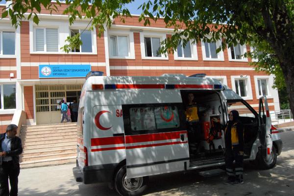 Oy kullanmaya ambulansla geldiler
