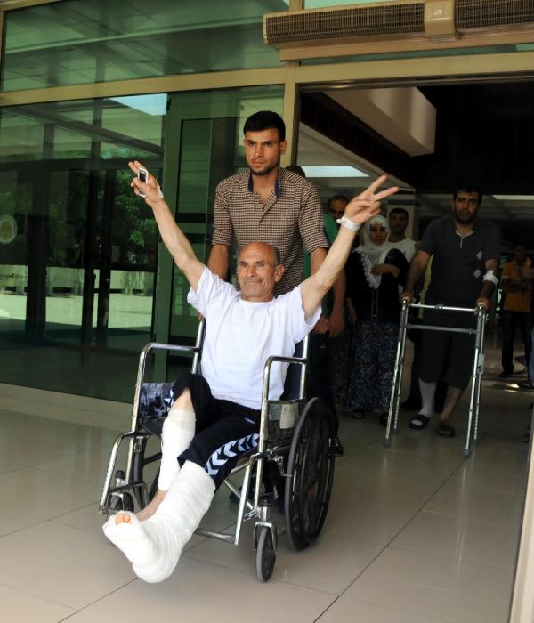 Diyarbakır'da bombalı saldırıda yaralananlar da oy kullandı