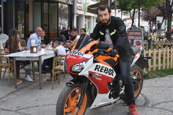 Bedelli için motorsikletini satışa çıkardı