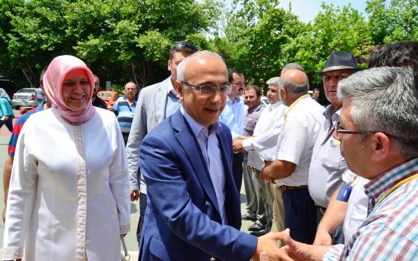 Eski bakan Elvan oyunu kullandı