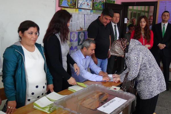 Uşaklı seçmen sandık başında