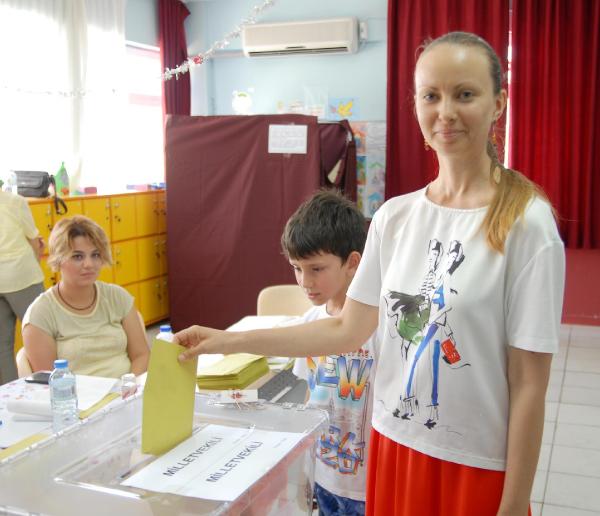 Yabancı asıllı Türk vatandaşları oy kullandı (2)