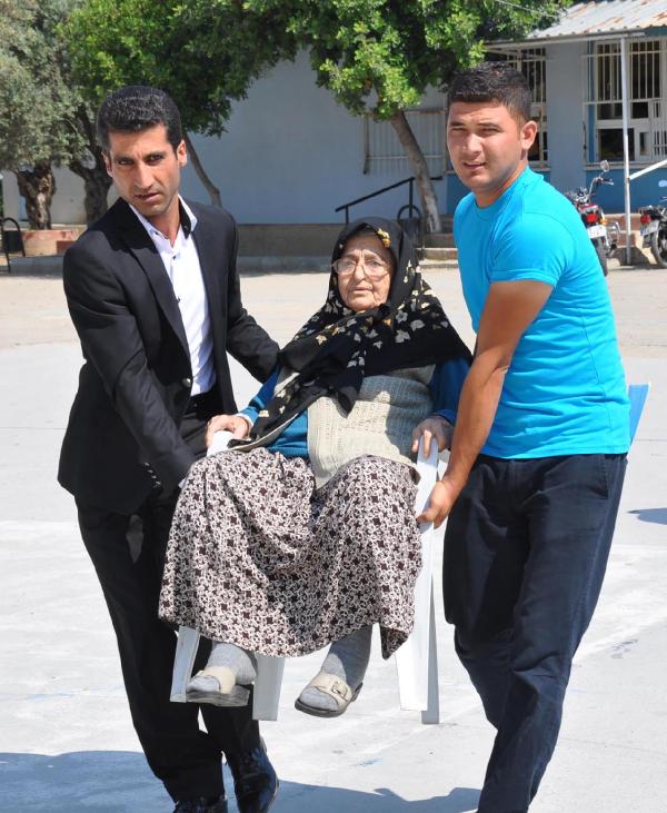 16 Seçmenli mahallede oy verme süreci 30 dakikada bitti