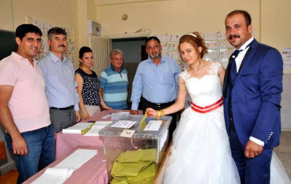 Antalya'da gençler sandığa koştu (4)