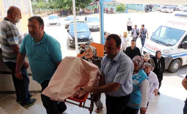 Kahramanmaraş'ta 220 hasta seçmen sandığa ambulansla taşındı