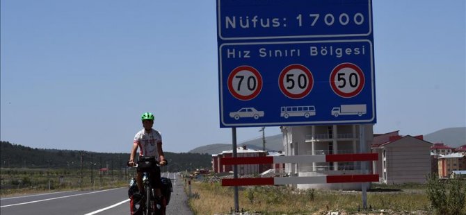 Alman bisikletçi Kars'a ulaştı