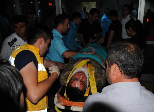 Tokat’ta asker taşıyan araç devrildi: 10 yaralı