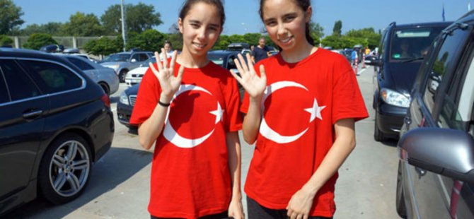 Bir ayda 625 bin gurbetçi geçti