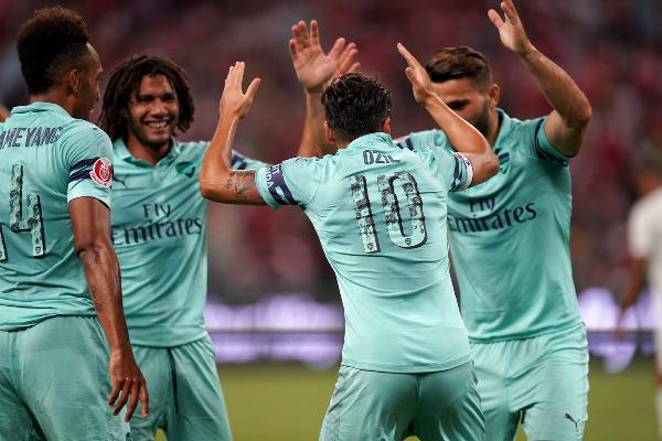 Arsenal, Özil’i kaptan yaptı