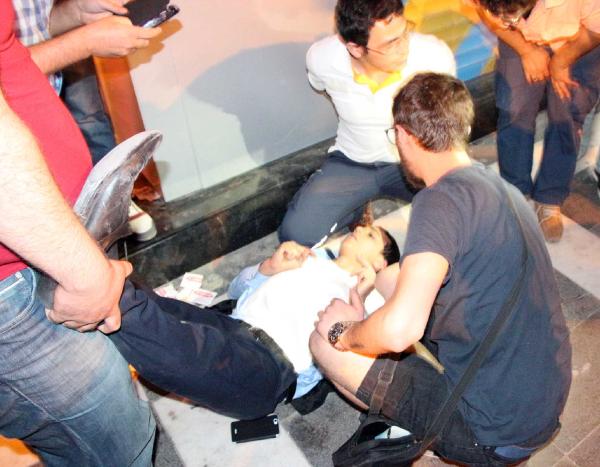 17 yaşındaki genç yolda yürürken vuruldu