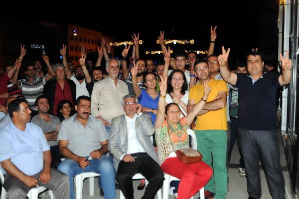 Gaziantep'te HDP'liler kutlama yaptı