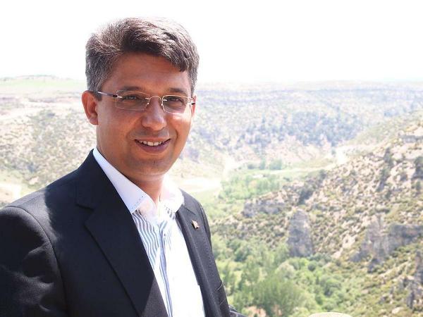 Uşak'ta üç parti vekilleri paylaştı