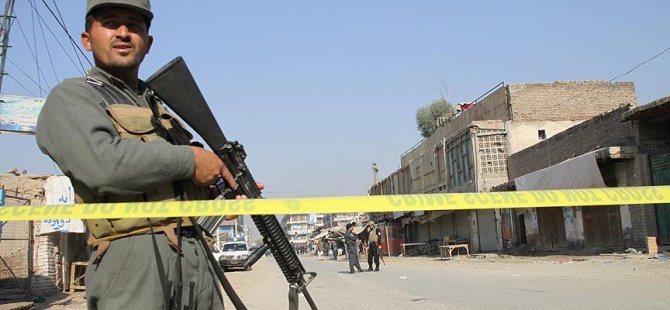 Yol kenarında bomba patladı: 11 ölü