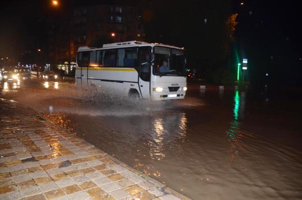 Afyonkarahisar'da sağanak yağmur