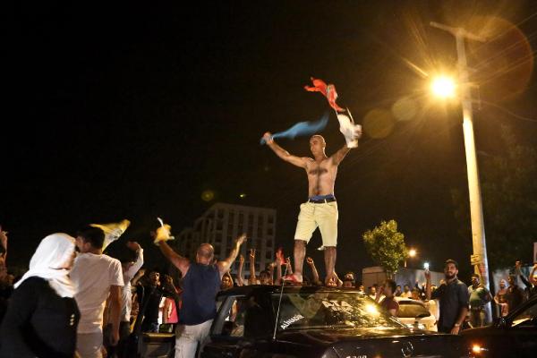Antalya'da HDP'liler sevinç için sokağa çıktı