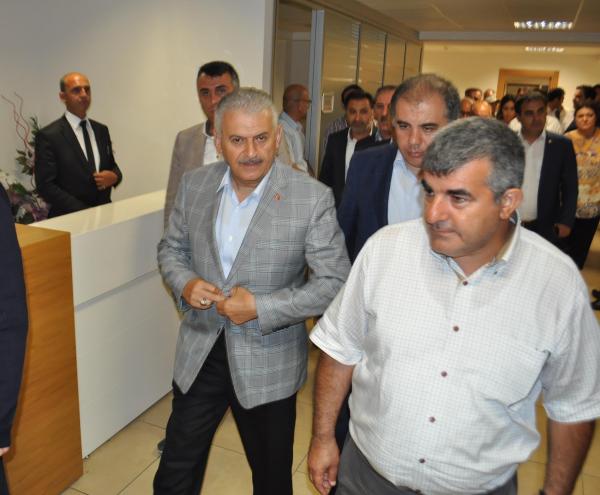 AK Parti İzmir binasında sessizlik hakim (2)