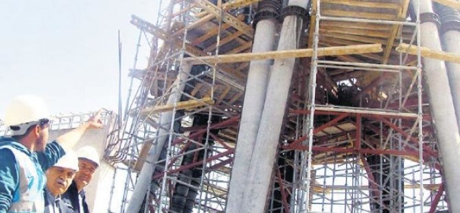 Demirel'e 600 milyonluk anıt