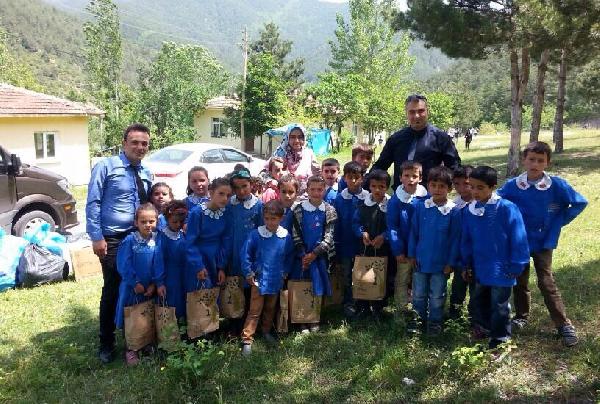 Kolej öğrencilerinden köy okuluna destek