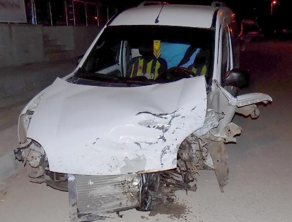 Çorum'da 2 otomobil  çarpıştı: 6 yaralı