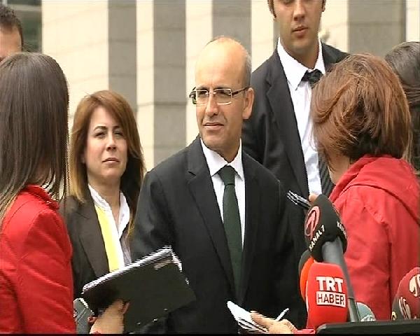 Mehmet Şimşek : Siyasi risk primini fiyatlamaya başlayacaklar