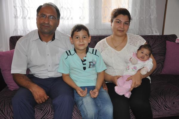 Ülkenin ilk Roman vekili seçilen Purçu, kızı 'Müjde'ye koştu