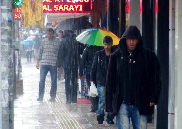 Afyonkarahisar'da yağmur hazırlıksız yakaladı