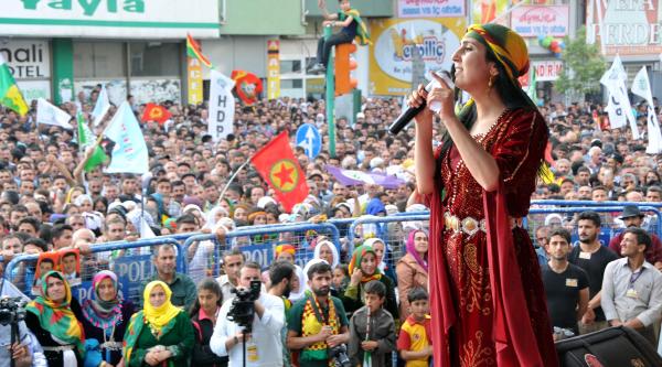 HDP Van'da seçim zaferini kutladı