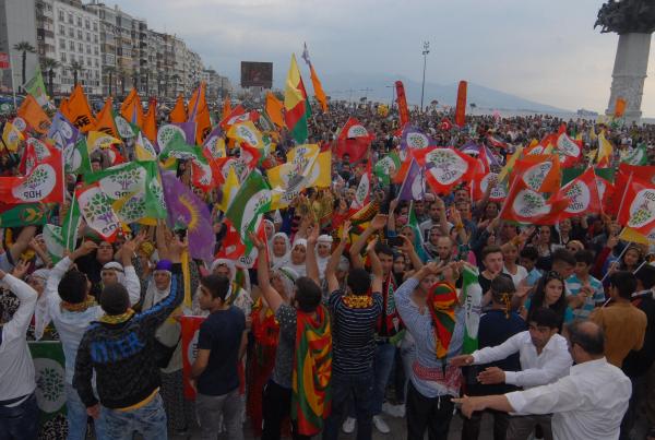 HDP Gündoğdu Meydanı'nda seçin sonrası miting