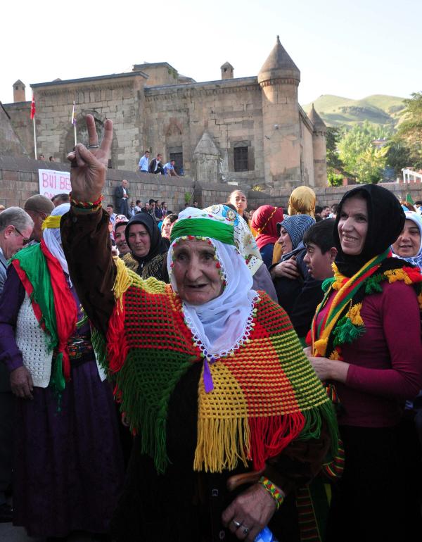 HDP Bitlis’te seçim kutlaması yaptı