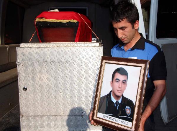 Genç polis evinde ölü bulundu (2)