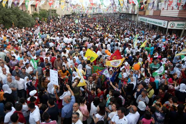 Mersin'de Türk Bayraklı HDP kutlaması